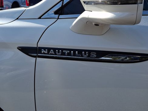 Used 2022 Lincoln Nautilus Reserve w/ Equipment Group 201A image 31