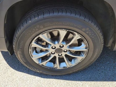 Used 2019 Jeep Cherokee Latitude Plus image 18