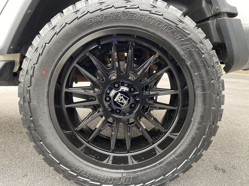 Used 2021 Jeep Wrangler Unlimited Sahara image 39