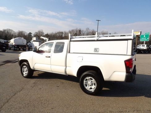 Used 2021 Toyota Tacoma SR image 4