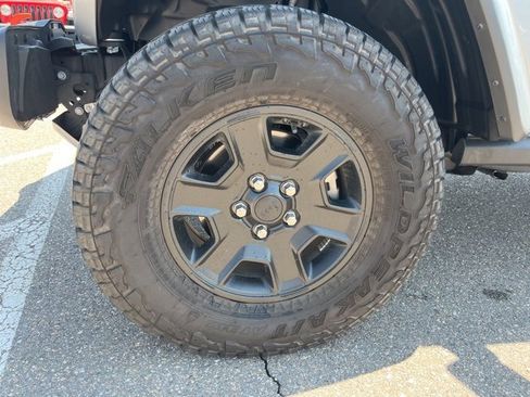 Used 2023 Jeep Gladiator Mojave w/ Cold Weather Group image 9