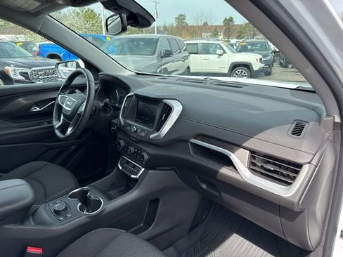 Used 2024 GMC Terrain SLE w/ Driver Convenience Package image 27
