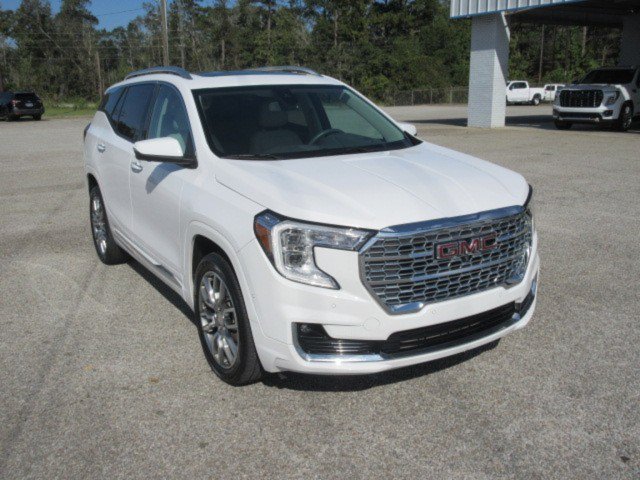 Used 2024 GMC Terrain Denali w/ Denali Premium Package AWD/4WD image 4