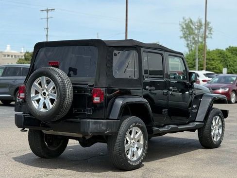 Used 2018 Jeep Wrangler Unlimited Sahara AWD/4WD image 35