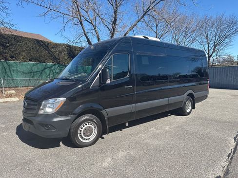 Used 2017 Mercedes-Benz Sprinter 3500 image 2
