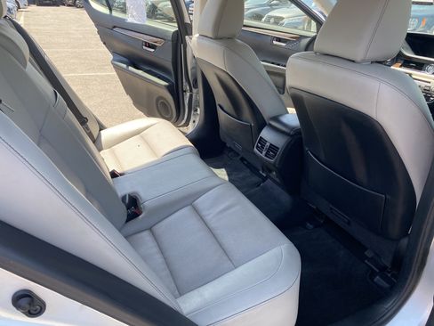 Used 2014 Lexus ES 350 w/ Premium Package FWD image 15