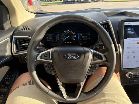 Used 2024 Ford Edge SEL w/ Convenience Package image 12
