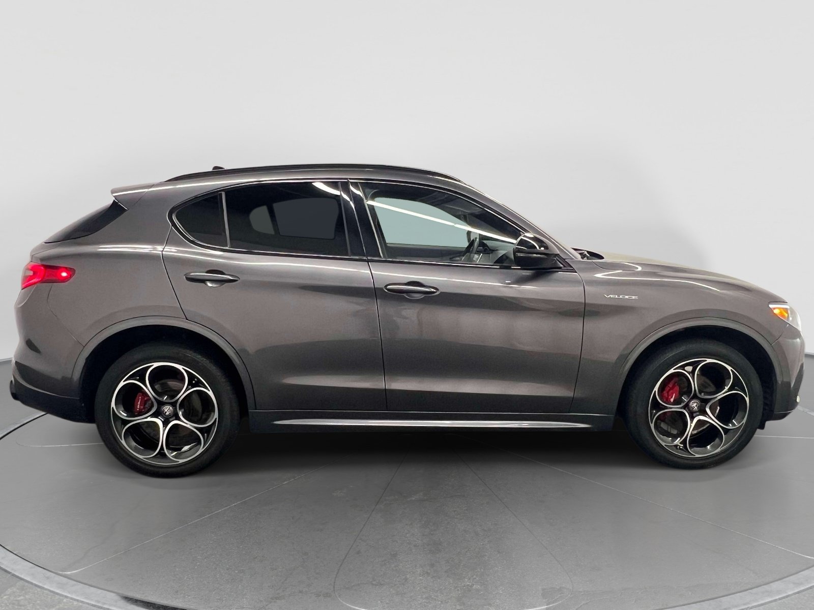 Used 2023 Alfa Romeo Stelvio Veloce AWD/4WD image 4