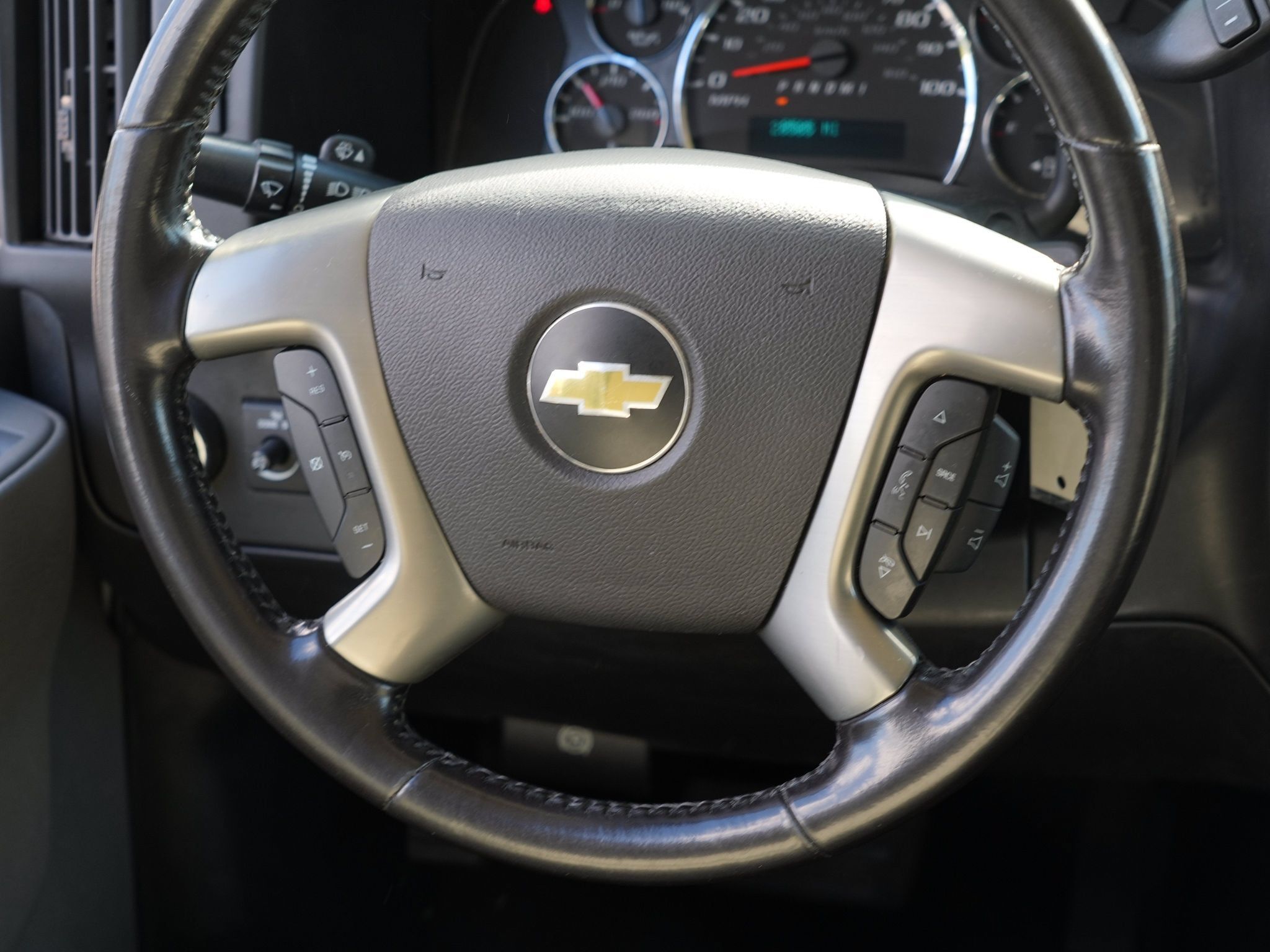 Used 2017 Chevrolet Express 2500 RWD image 24