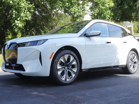 New 2026 BMW iX xDrive60 image 41