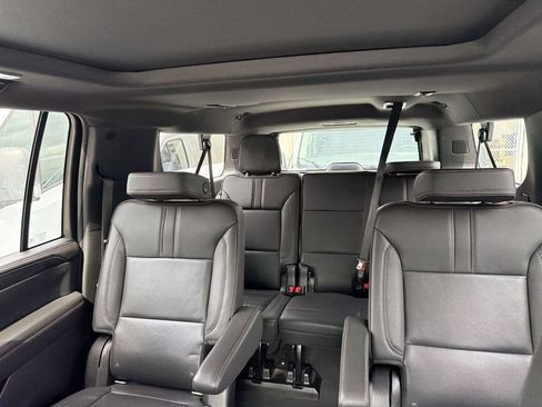 Used 2022 Chevrolet Suburban RST w/ Luxury Package RWD image 8