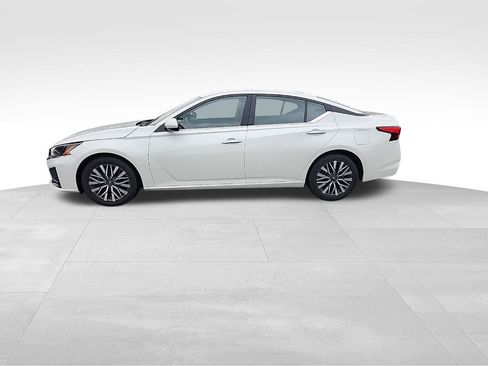 Used 2023 Nissan Altima 2.5 SV FWD image 9
