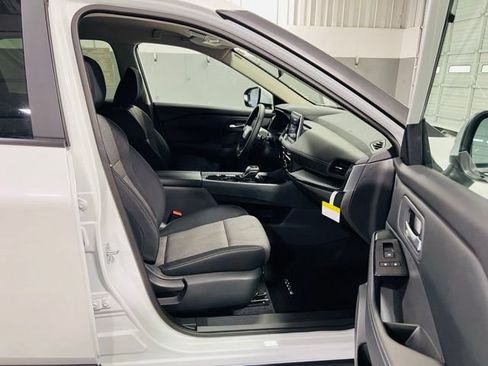 New 2026 Nissan Rogue SV FWD image 31