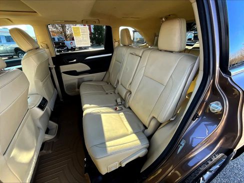 Used 2017 Toyota Highlander XLE image 15