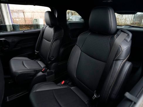 Used 2025 Toyota Sienna XLE Woodland Edition image 19