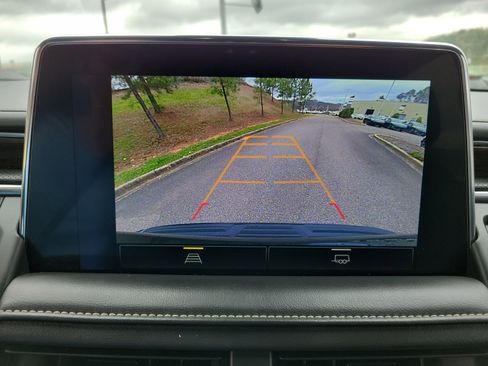 Used 2023 Chevrolet Suburban Premier image 12