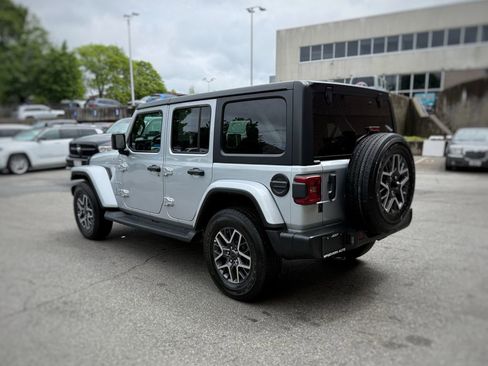 Used 2024 Jeep Wrangler Unlimited Sahara AWD/4WD image 13