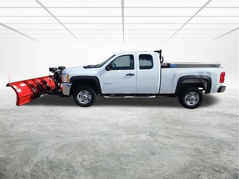 Used 2013 Chevrolet Silverado 2500 W/T w/ Snow Plow Prep Package AWD/4WD image 2