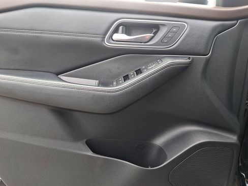 Used 2021 Nissan Rogue Platinum FWD image 10