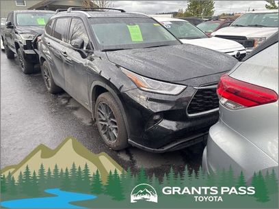 Used 2023 Toyota Highlander Limited