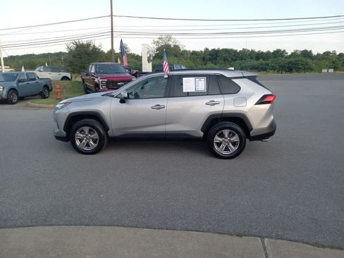 Used 2023 Toyota RAV4 XLE AWD/4WD image 4