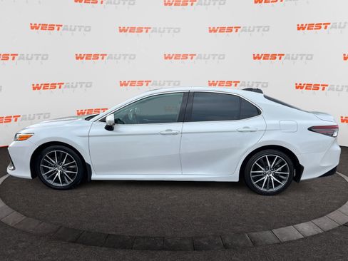 Used 2022 Toyota Camry XLE image 2