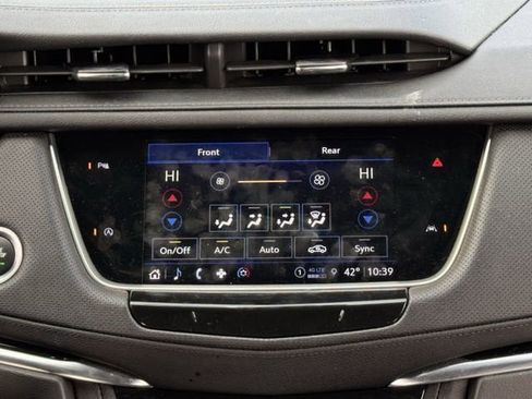 Certified 2022 Cadillac XT6 Luxury image 17