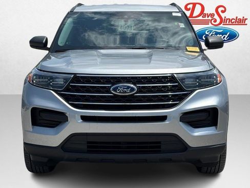 Used 2023 Ford Explorer XLT AWD/4WD image 2