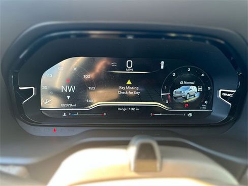 Used 2023 GMC Yukon XL Denali w/ Denali Reserve Package image 16