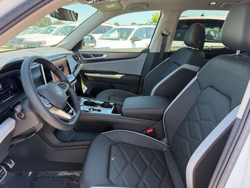 New 2026 Volkswagen Atlas Peak Edition AWD/4WD image 14