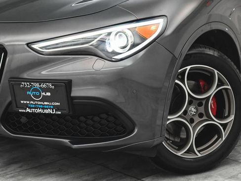 Used 2022 Alfa Romeo Stelvio Ti AWD/4WD image 40