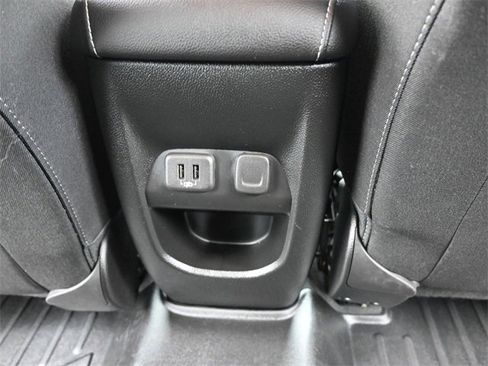 Used 2022 Chevrolet Colorado LT w/ LT Convenience Package image 24