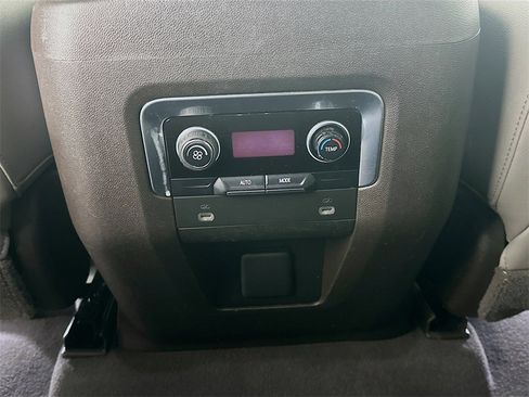 Used 2021 Chevrolet Suburban LT image 21