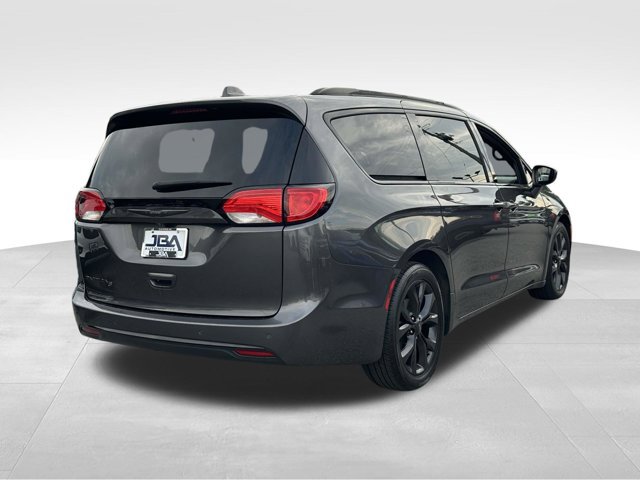 Used 2019 Chrysler Pacifica Touring Plus w/ S Appearance Package FWD image 28