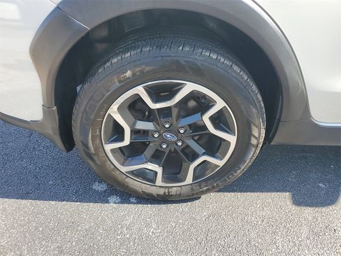 Used 2017 Subaru Crosstrek 2.0i Premium w/ Moonroof Package image 7