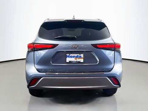 Used 2022 Toyota Highlander Platinum FWD image 25