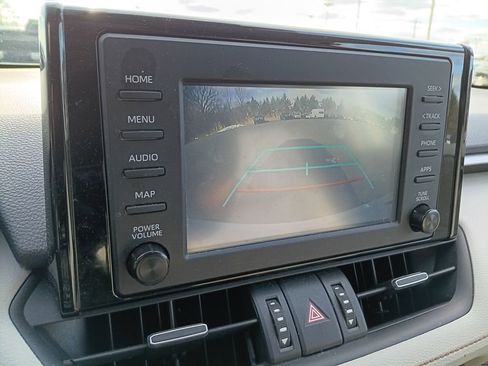 Used 2019 Toyota RAV4 XLE Premium image 9