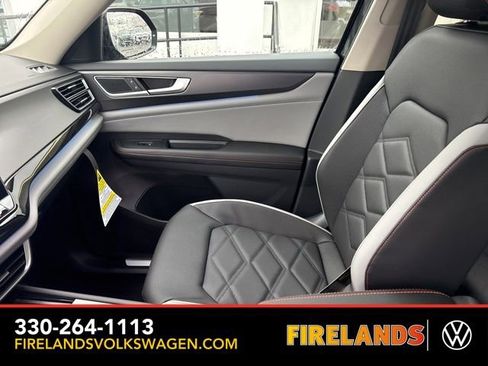 New 2026 Volkswagen Atlas Peak Edition image 13