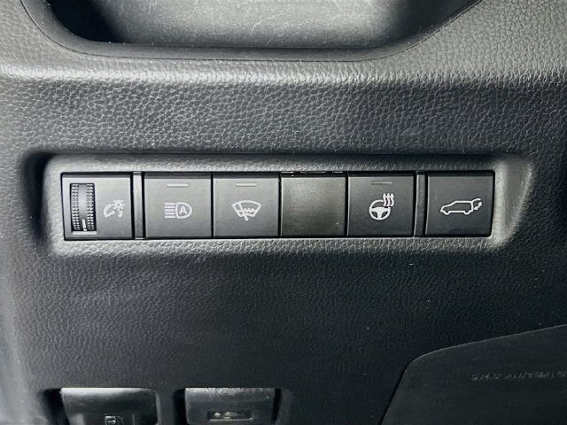 Used 2021 Toyota RAV4 XLE w/ Convenience Package AWD/4WD image 22