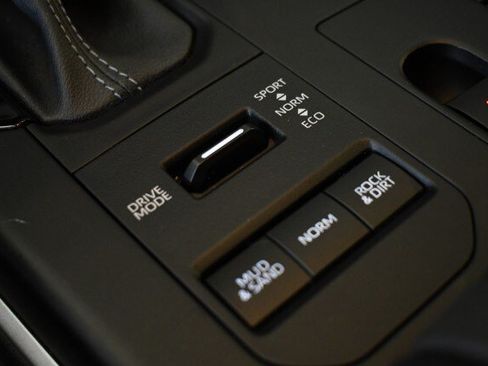 Used 2023 Toyota Highlander XLE AWD/4WD image 37