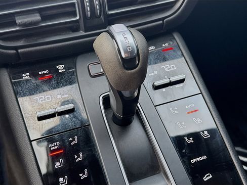 Used 2023 Porsche Macan S w/ Premium Package Plus image 16