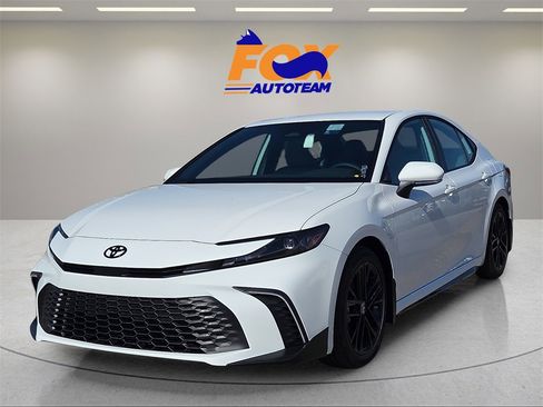 New 2026 Toyota Camry SE image 1