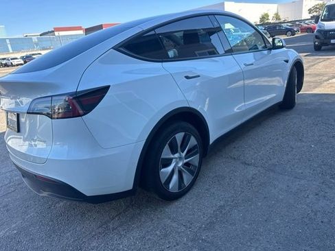 Used 2022 Tesla Model Y Long Range AWD/4WD image 5