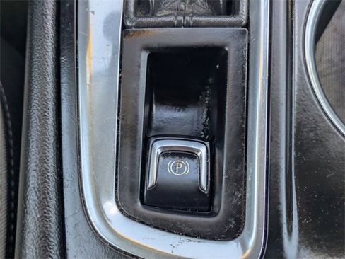 Used 2020 Chevrolet Equinox LT image 24