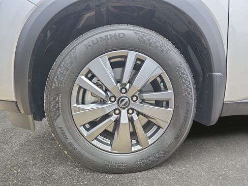 Used 2025 Nissan Pathfinder SV w/ Cargo Package FWD image 27