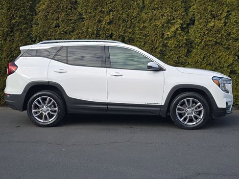 Used 2022 GMC Terrain SLT image 3