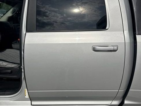Used 2019 RAM 1500 Classic SLT AWD/4WD image 3