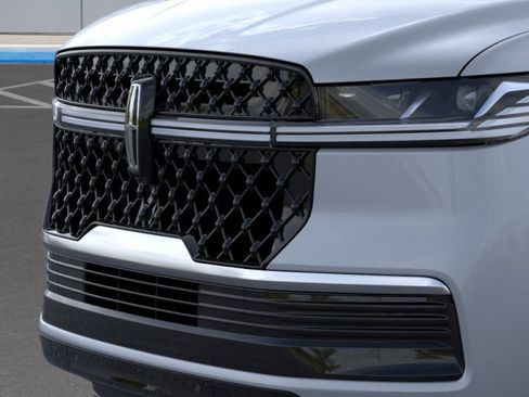 New 2025 Lincoln Navigator Reserve w/ Jet Appearance Package AWD/4WD image 17