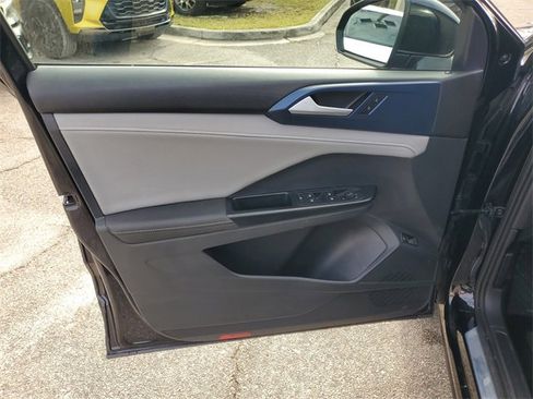 Used 2024 Volkswagen Taos SE image 10