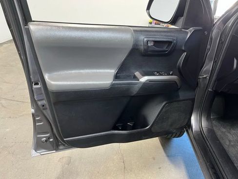 Used 2022 Toyota Tacoma SR5 w/ Black Out Package (TMS) AWD/4WD image 19